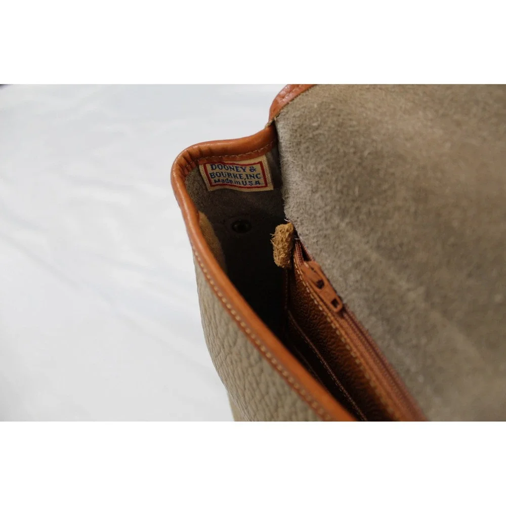 Vintage Dooney & Bourke AWL Pebble Leather Crossbody Messenger Bag USA Taupe Tan